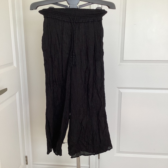 Black, crinkle palazzo pants. - Picture 6 of 6